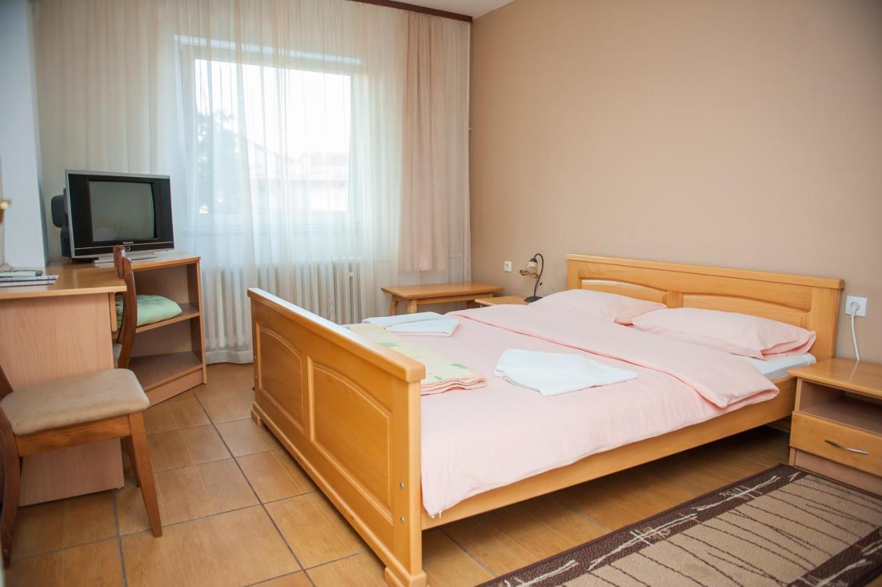 Prenociste "Nacional" Otel Prnjavor Dış mekan fotoğraf
